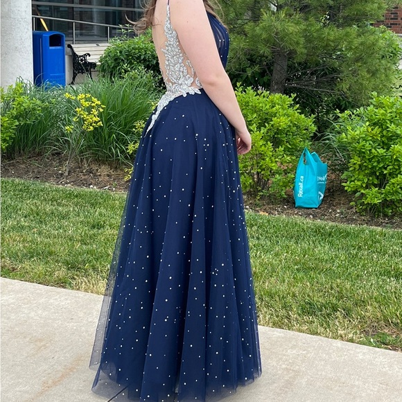 Tarik Ediz prom dress with stunning open back - Picture 2 of 3